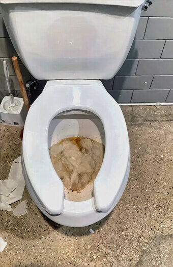 https://blockeddrainstapping.com.au/uploads/2025/07/blocked-toilet-27776.jpg