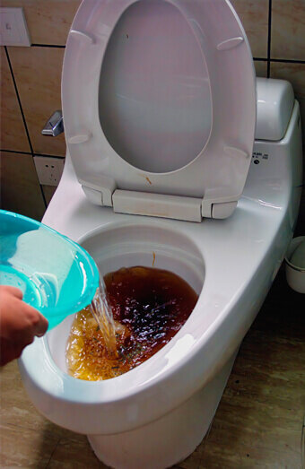 https://blockeddrainstapping.com.au/uploads/2025/07/blocked-toilet-93159.jpg